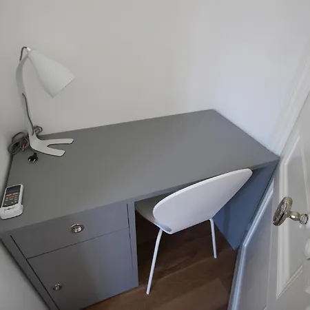 Des Postes Lägenhet *
